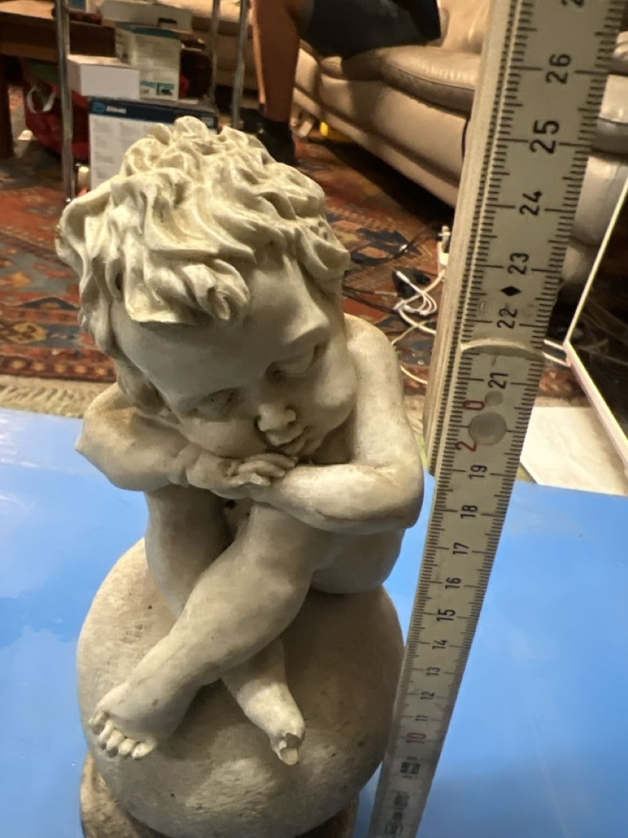 Statuette: Schlafender nackter Junge auf Kugel (Q) – Usato da Rorschach venduto da TimelessTrading 2
