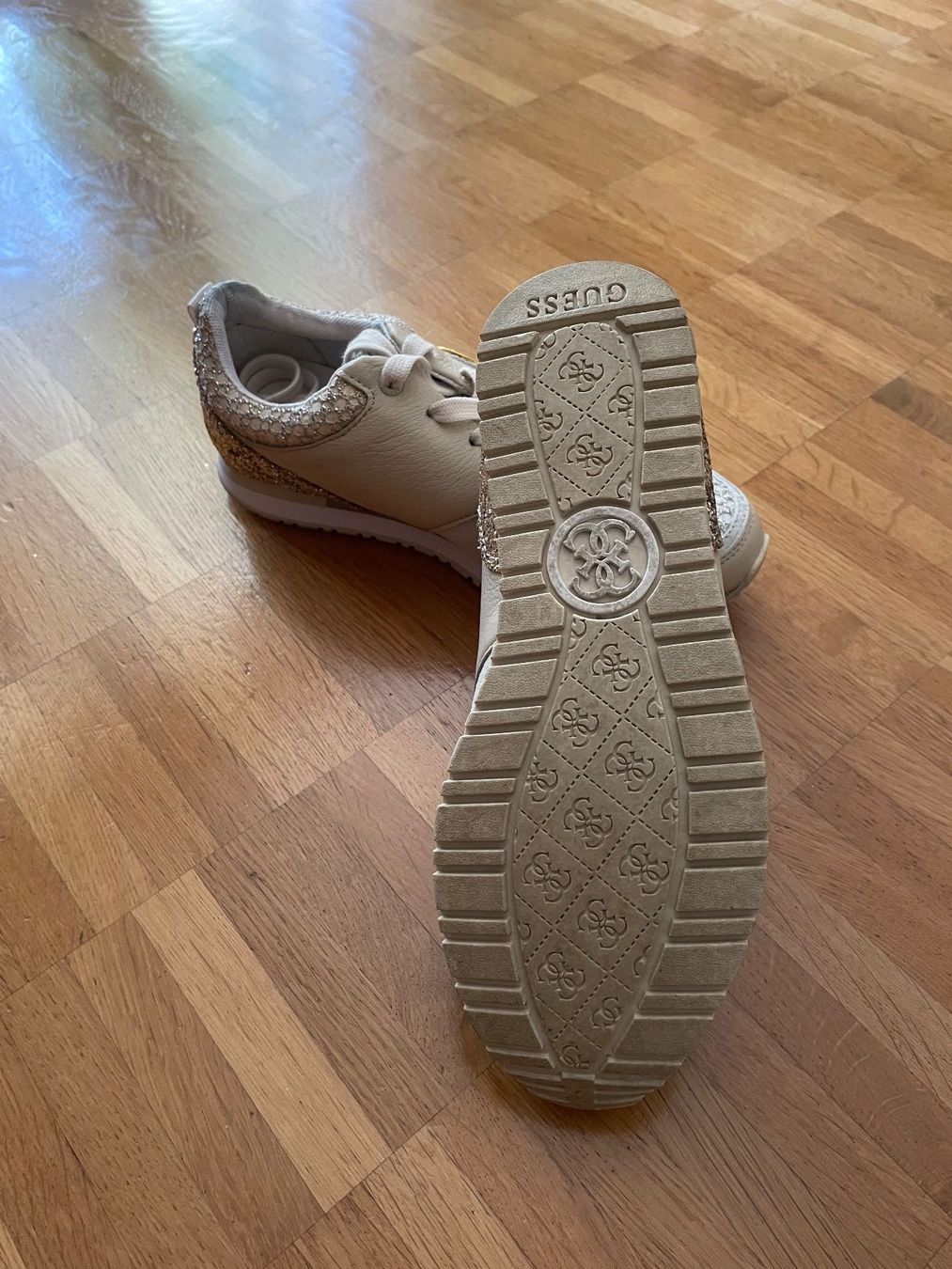 Guess Scarpe da donna: Schuhe Guess – Usato da Frauenfeld venduto da Tesese 3