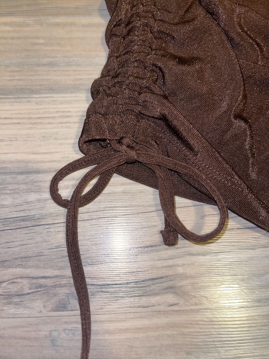 H&M Top: Asymetrisches Crop Top braun Gr. L – Nuovo (secondo la descrizione) da Näfels venduto da sponge240 1