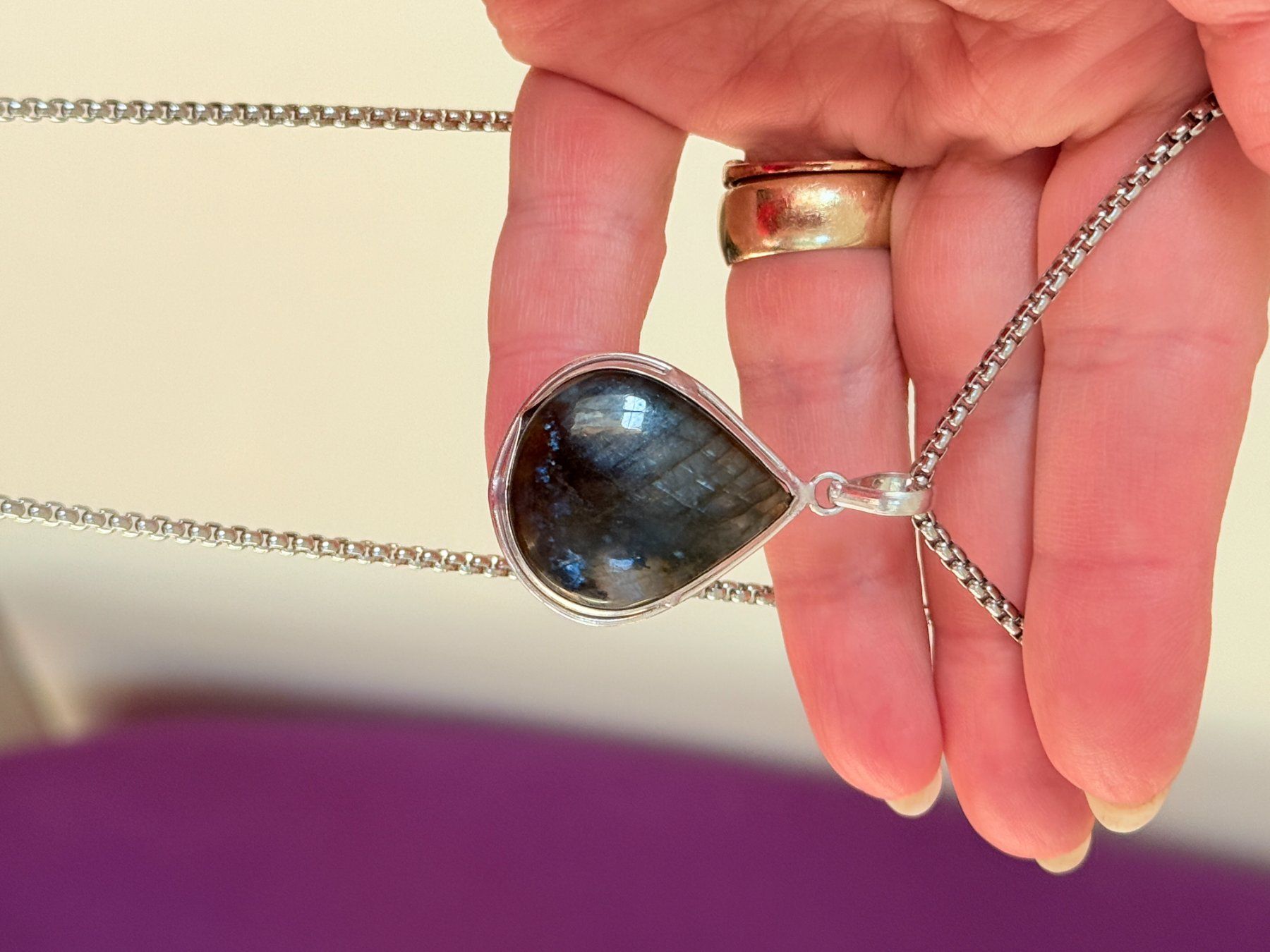 Catenine: Collier avec pendentif en labradorite naturelle – Nuovo e nell'imballaggio originale da Genève venduto da AGBERG 2
