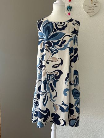 Sommerliches Damenkleid weiss  mit Muster