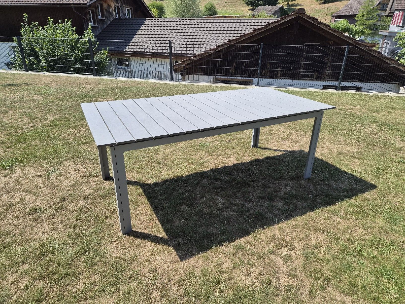 Tische: Gartentisch – Gebraucht aus Niederbüren von fab_9pbm