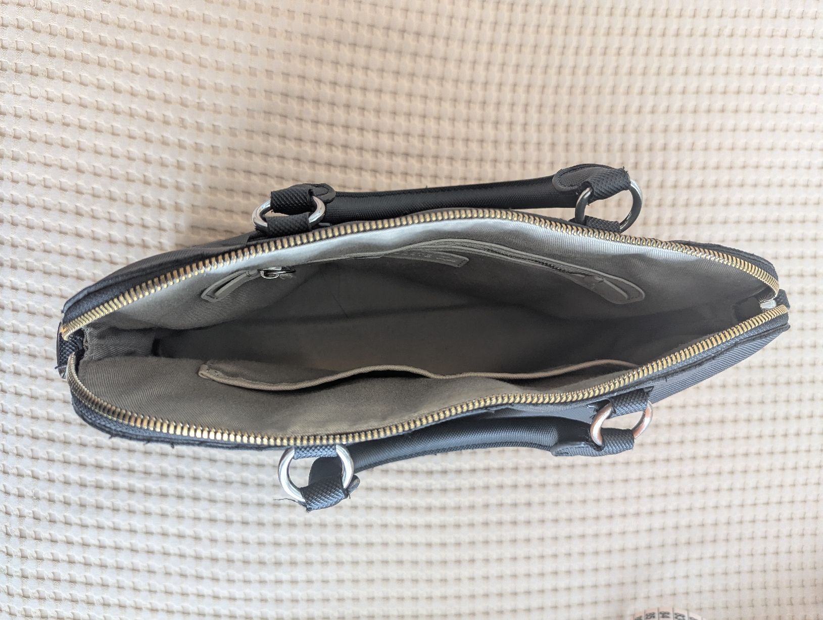 Borse da donna: Lacoste Handbag - Black – Usato da Dietikon venduto da ste_x7tj 4