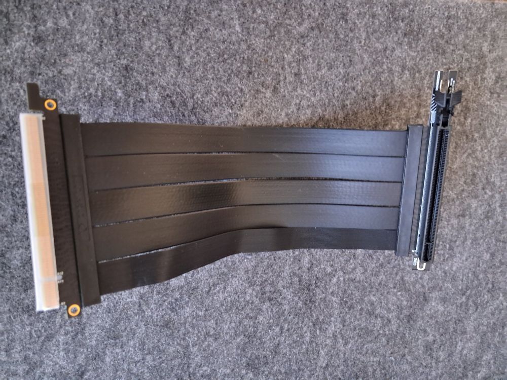 Lian-Li PCIe x16 Riser (Neu (gemäss Beschreibung)) in Buchs SG für CHF ...