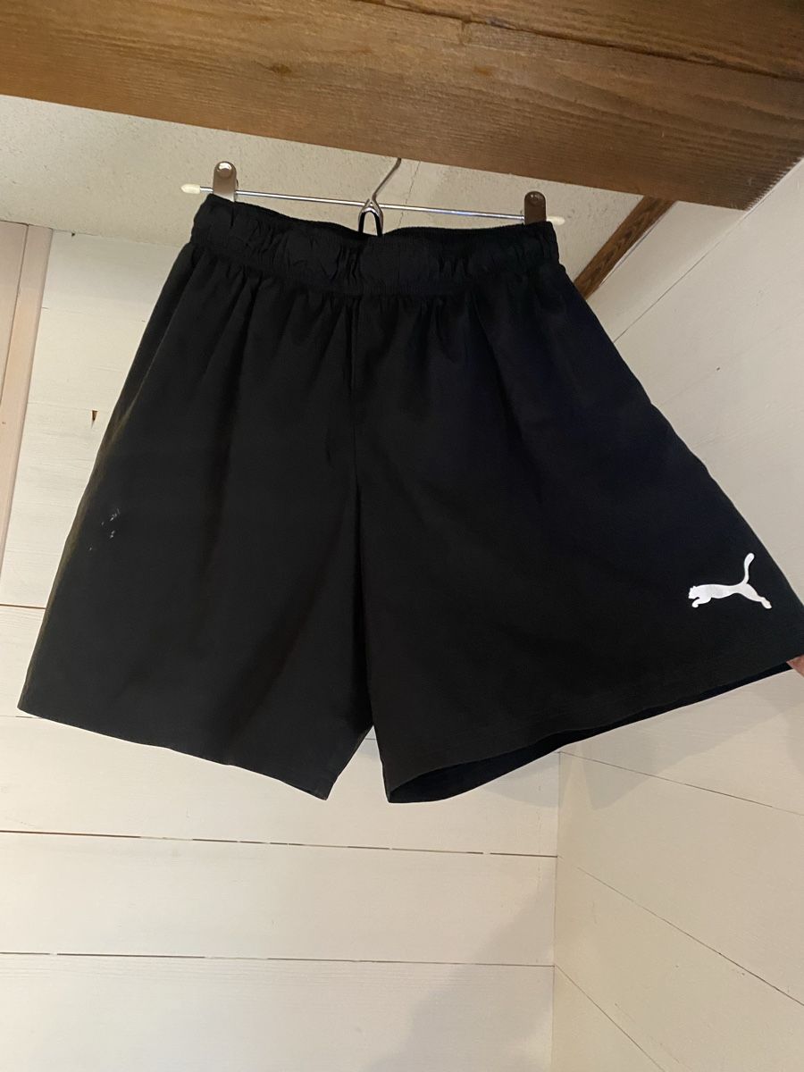 Puma Pantaloni: Black puma shorts – Usato da St-Cergue venduto da noabzz 1