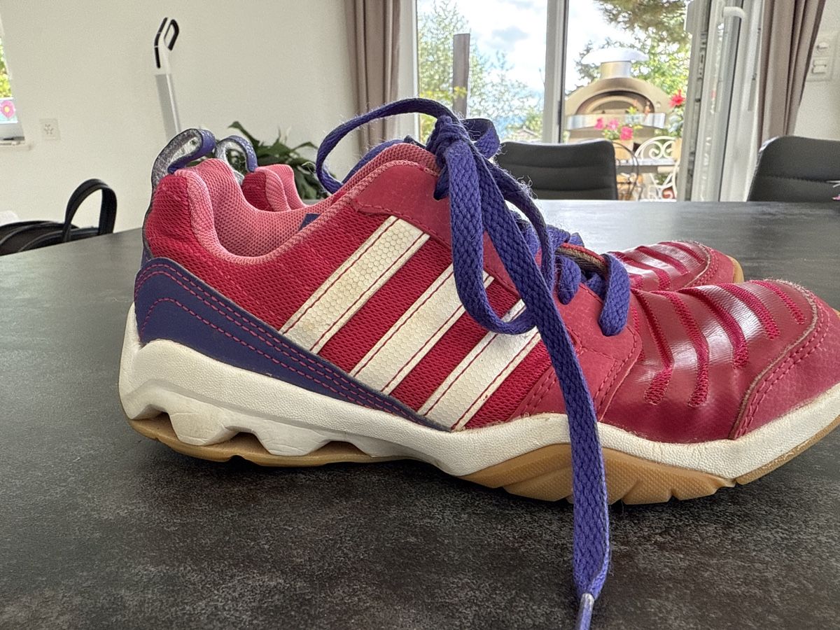 Adidas Scarpe per ragazzi: Basket Adidas, pointure 34, enfant – Usato da Blonay venduto da Simba1094 1
