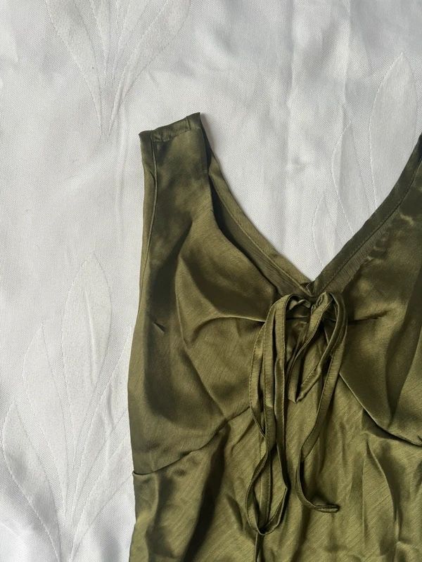 Top: Tailliertes Top in Khaki – Nuovo (secondo la descrizione) da Bözberg venduto da Regula-Meier 2
