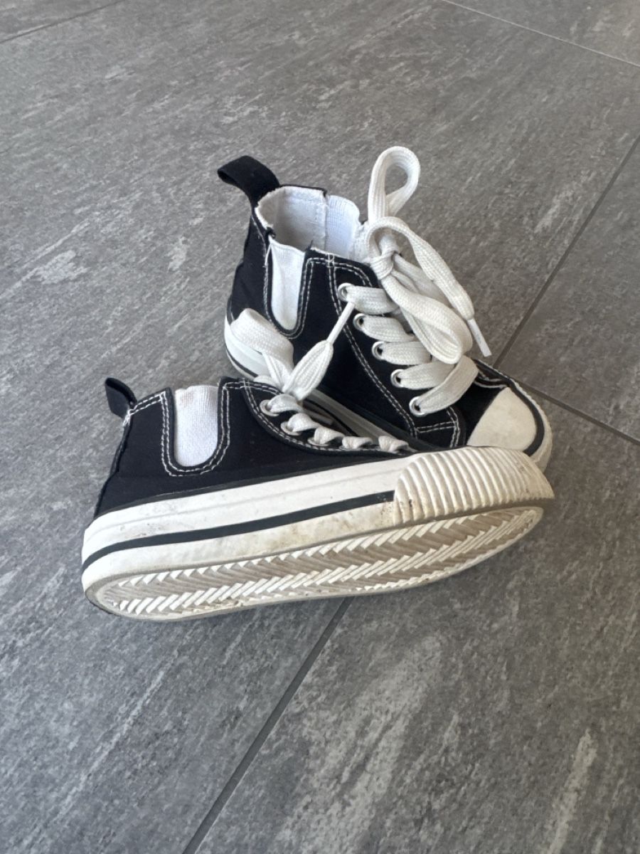 Primark Schuhe für Jungen: Turnschuhe Kinder Primark Grösse 23  – Gebraucht aus Neerach von bar_t2xd 1