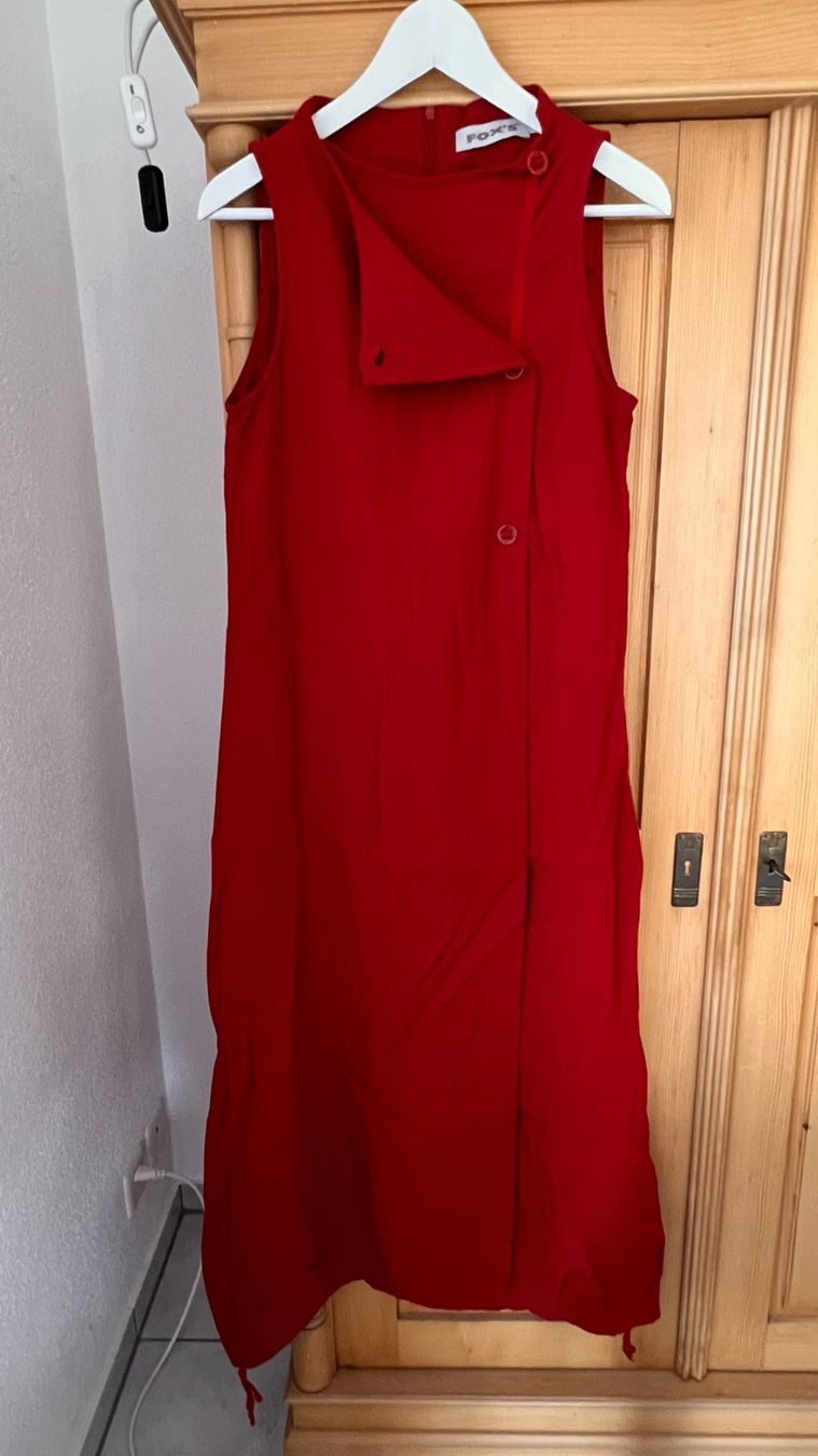 Fox Vestiti: Rotes, ärmelloses Kleid Grösse 36 – Usato da Langendorf venduto da ber_t8vc