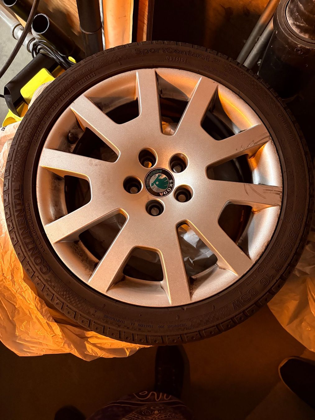 Skoda Pneus & Roues: 4 Kompletträder Skoda – D'occasion à Glattfelden par 081_59nl 2
