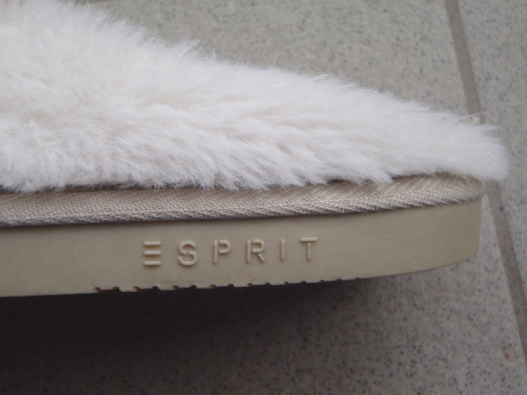 Esprit Herrenschuhe: Kuschelige Esprit Hausschuhe Gr. 40 Winter Fell – Gebraucht aus Horgen von Amanda30 1