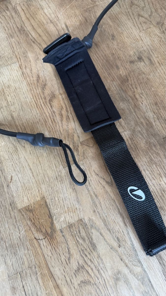Planches de surf: Black Surfboard Leash, ankle strap, good condition – Neuf (Voir description) à Lugano par bad_2t9b 2
