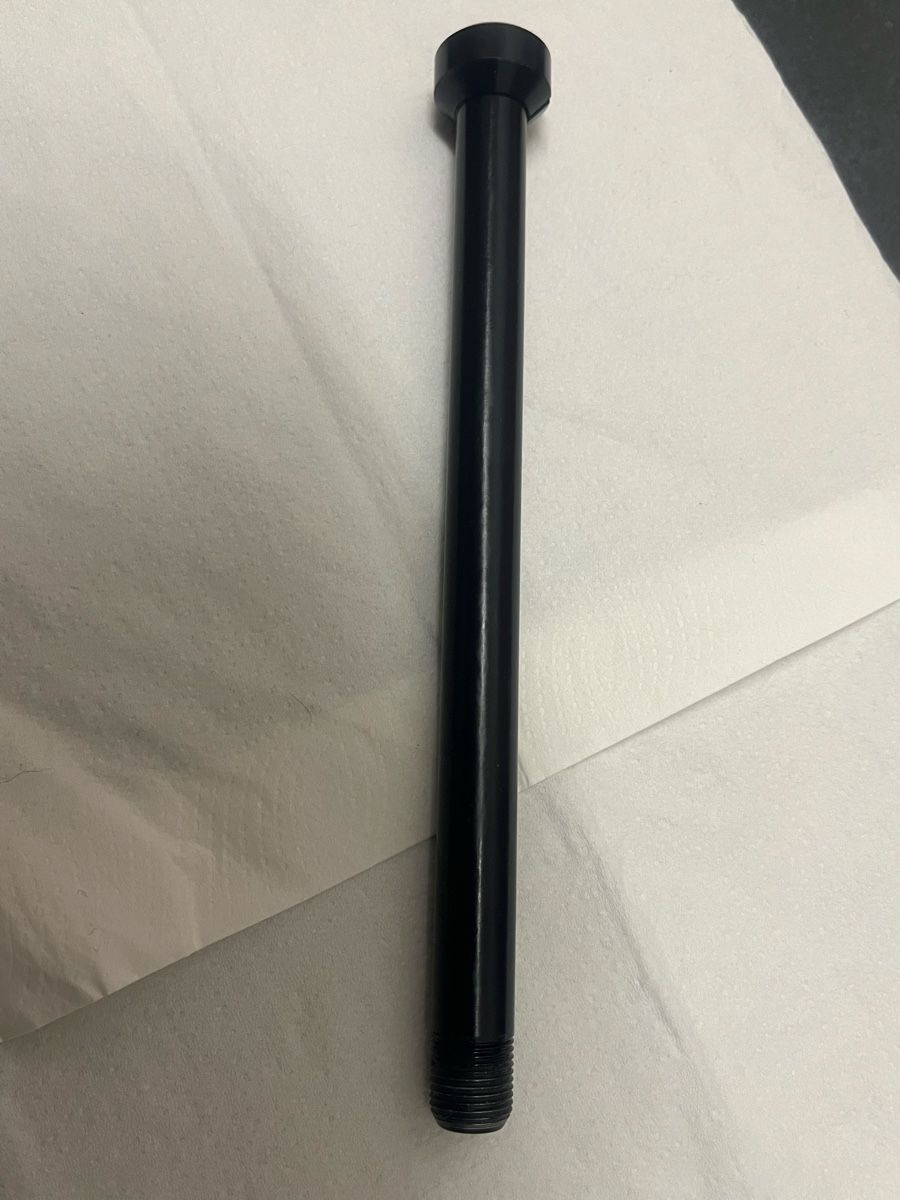 Specialized Pezzi di ricambio: Specialized Steckachse Hinterrad 12x142 – Usato da Hunzenschwil venduto da sputnik26 1