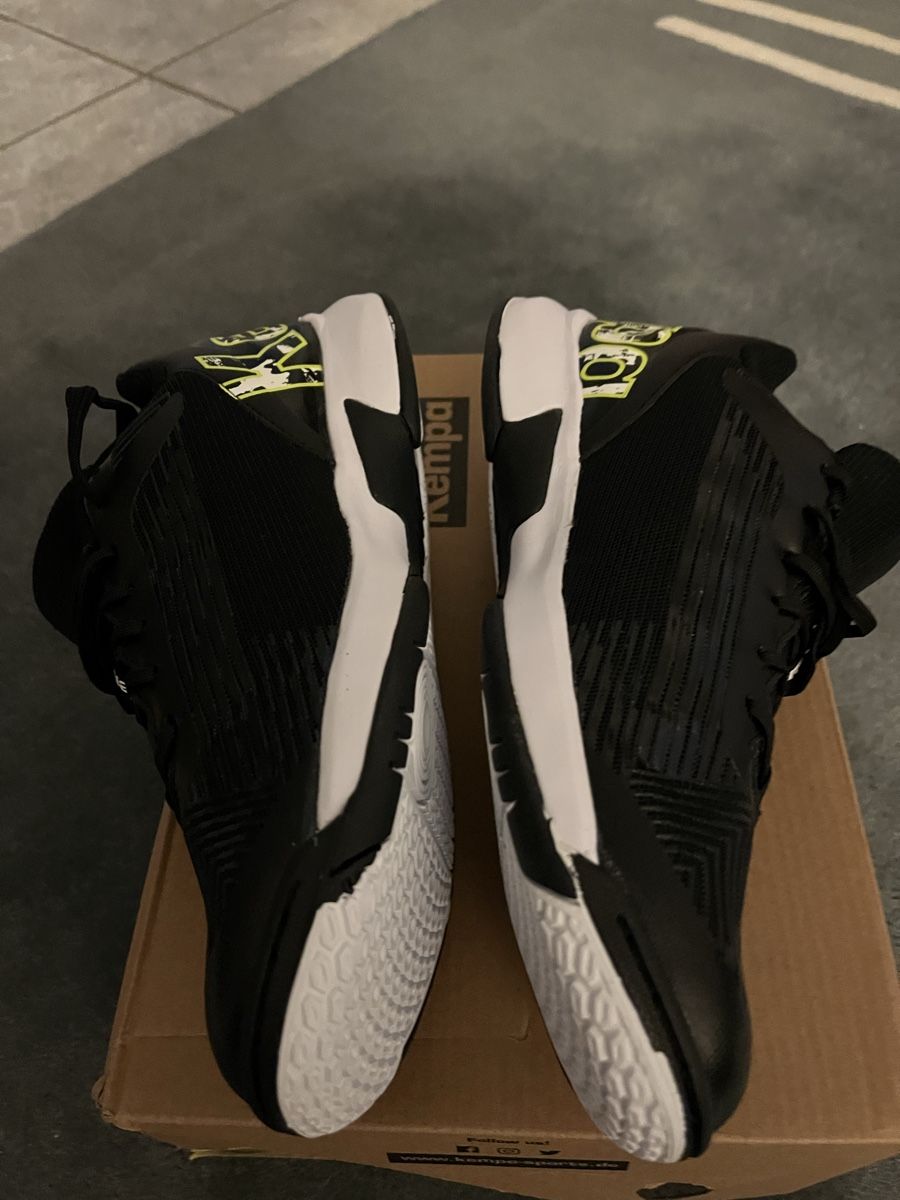 Scarpe da uomo: Kempa Attack 2.0 Eur 39 neu – Nuovo e nell'imballaggio originale da Aarau Rohr venduto da Sheeno 1