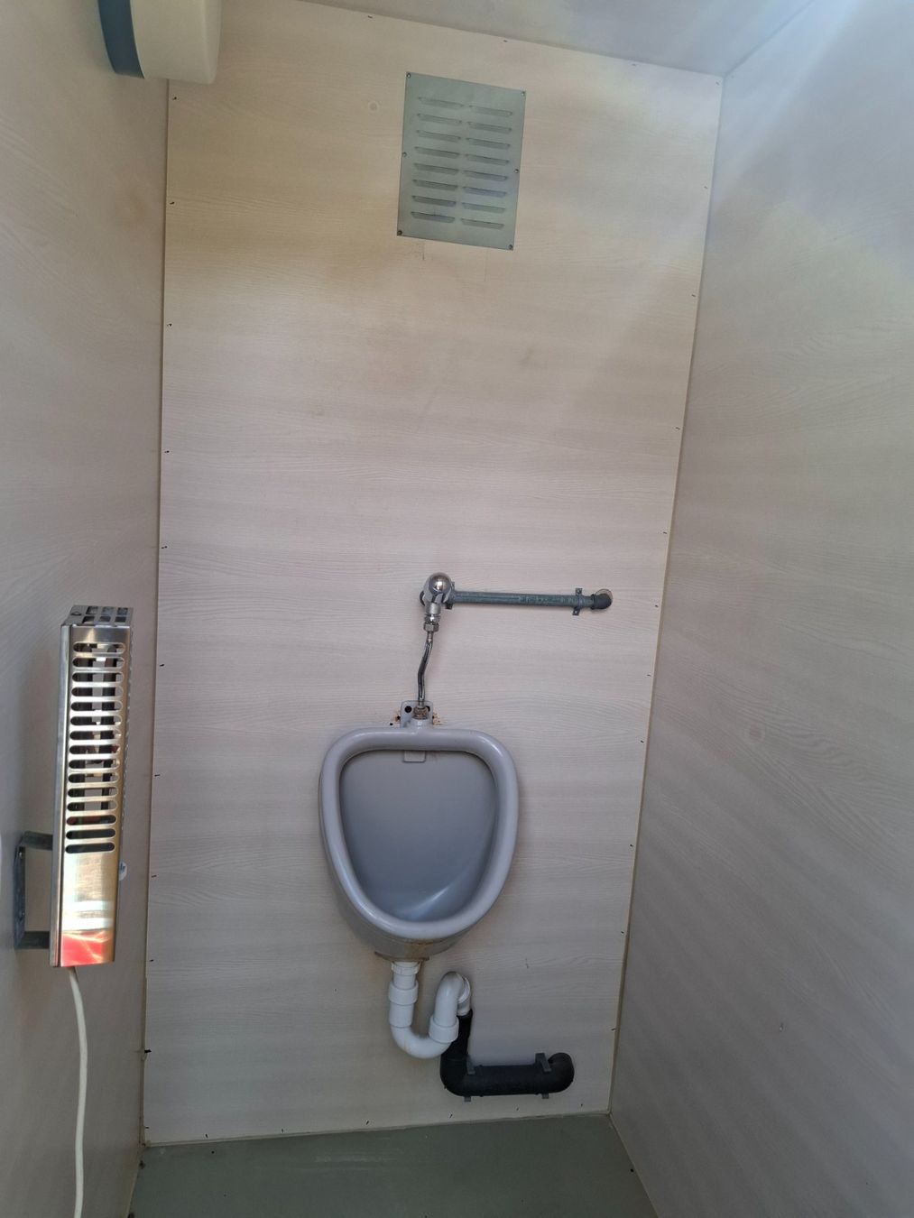 Baucontainer: Wc  Container – Gebraucht aus tamins von MagazinGRZH 2