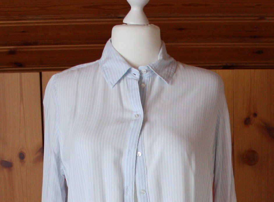 Camicette: Bluse Langarm blau - weiss Gr. L – Usato da Flüelen venduto da Diversicum-Curvy 2