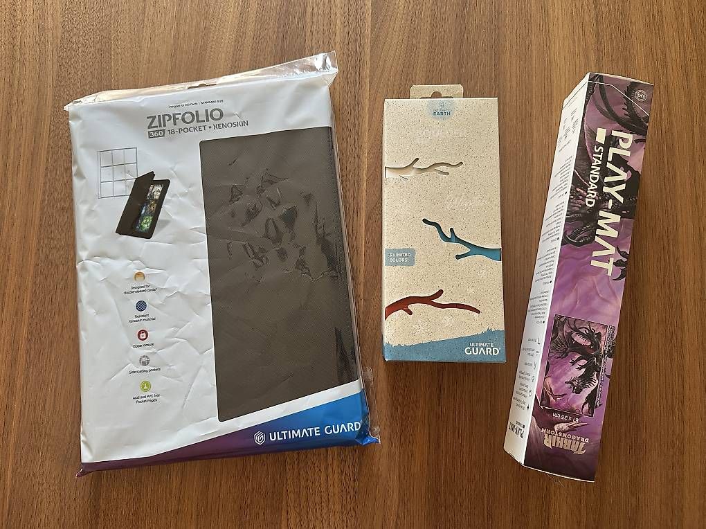 Tappeto da gioco: Ultimate Guard Set: Zipfolio Binder + 3x Boulder + Playmat – Nuovo (secondo la descrizione) da Mauren venduto da meiedan