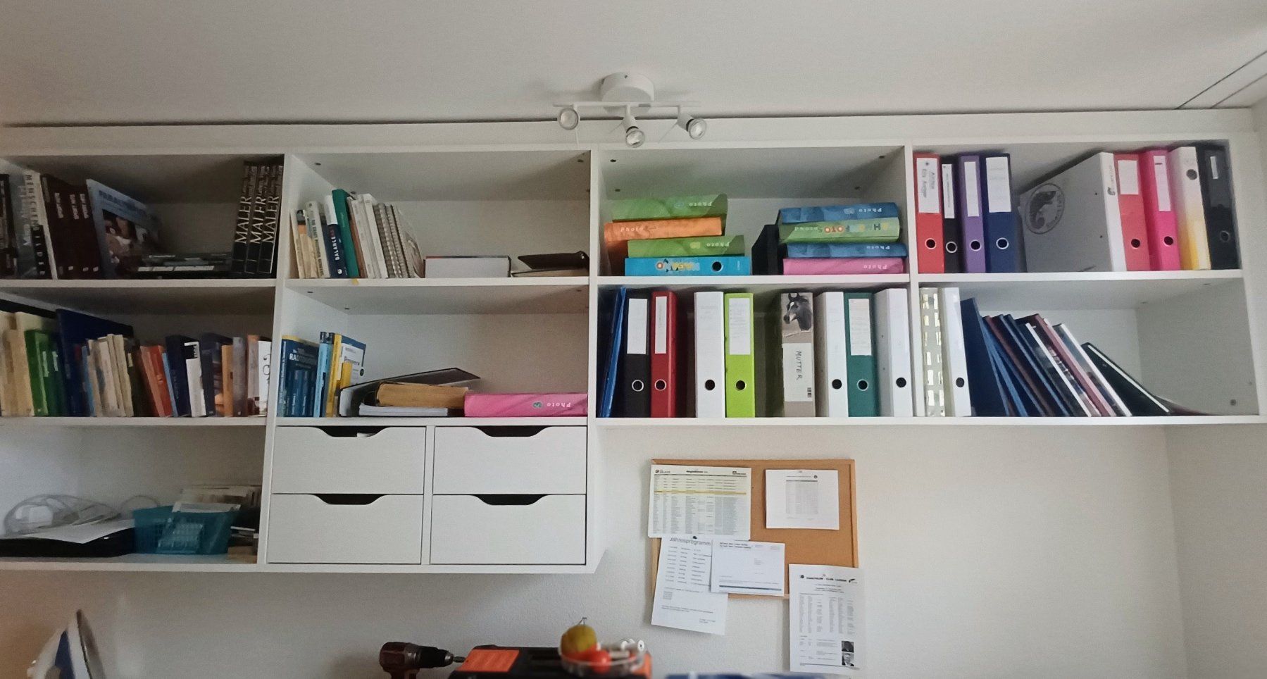 Regale: Bücherregal hängend – Gebraucht aus Sarnen von Brisbane03 1
