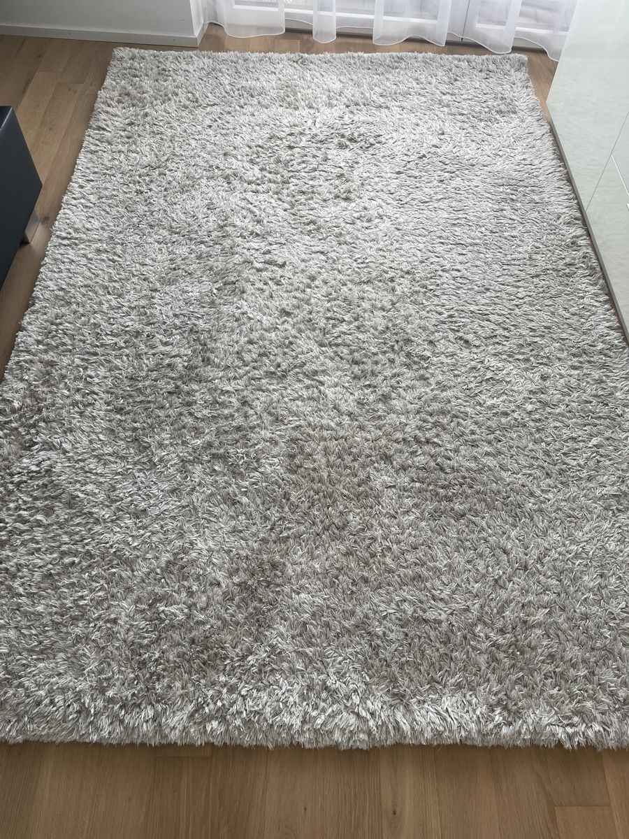 Tapis: Teppich, hellgrau, flauschig, super Zustand! – D'occasion à St.Gallen par space757 1