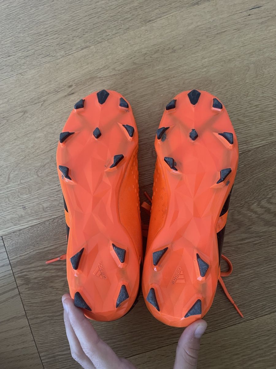 Adidas Schuhe für Jungen: Fussballschuhe Adidas Predator – Gebraucht aus Paspels von Giango33 2