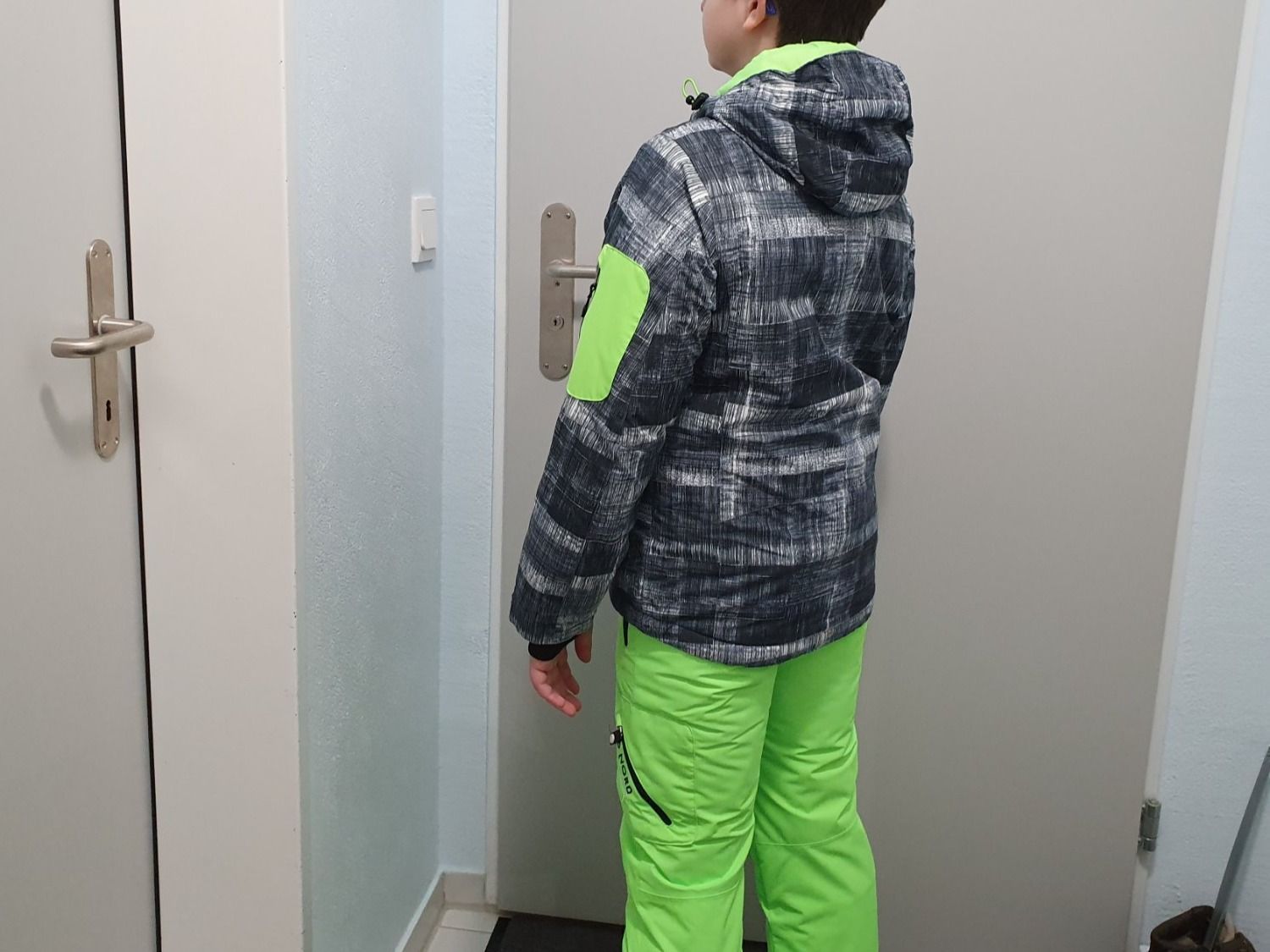 Completi: Skianzug,Jungen,Grösse 140 – Usato da Chur venduto da Mikymiki 4
