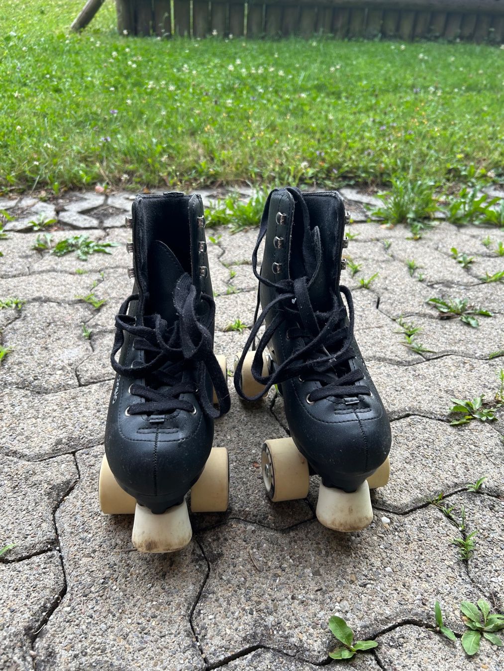Decathlon Inline-Skating & Rollschuhe: Rollschuhe Gr. 37 (schwarz) – Gebraucht aus Schwerzenbach von Herbstzauber 1