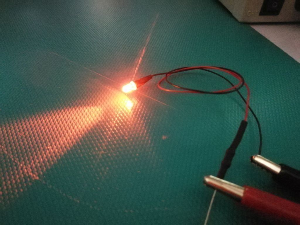 Elektronikbauteile: Flacker-LED orange 3mm, verkabelt 5+5=10 – Neu (gemäss Beschreibung) aus Luzern von Salefactory