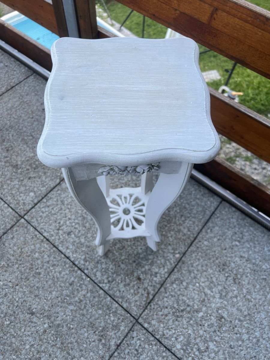 Sonstige Dekorationen & Accessoires: Blumenständer weiss mit Rose Dekoration – Gebraucht aus Benken SG von luismigja 1