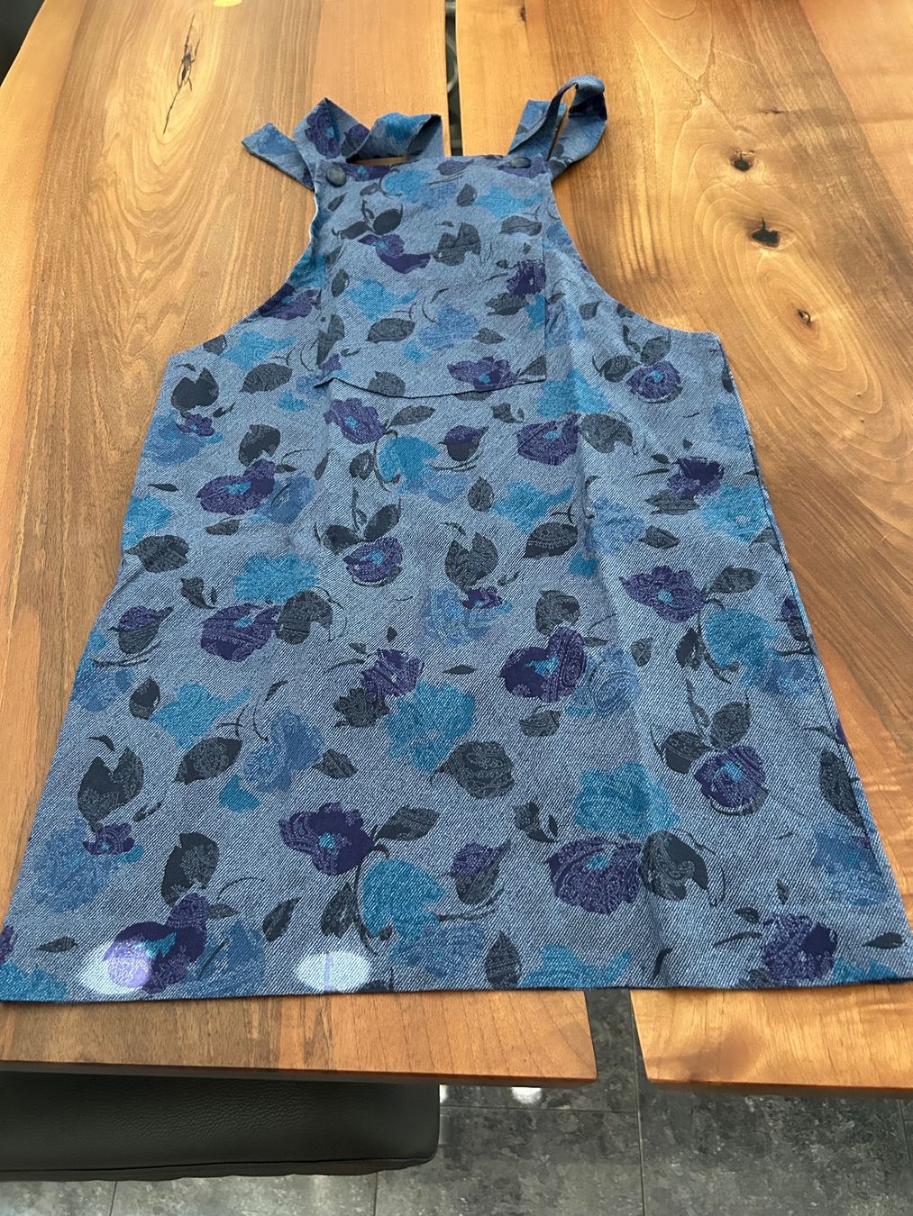 Vestiti & Gonne: Kleid Blumenmuster Blau Grösse 146/152 – Usato da Schötz venduto da chousan