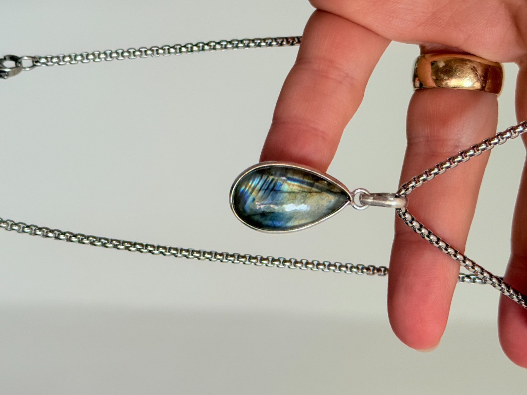 Catenine: Fashionable labradorite necklace – Nuovo e nell'imballaggio originale da Genève venduto da AGBERG 1