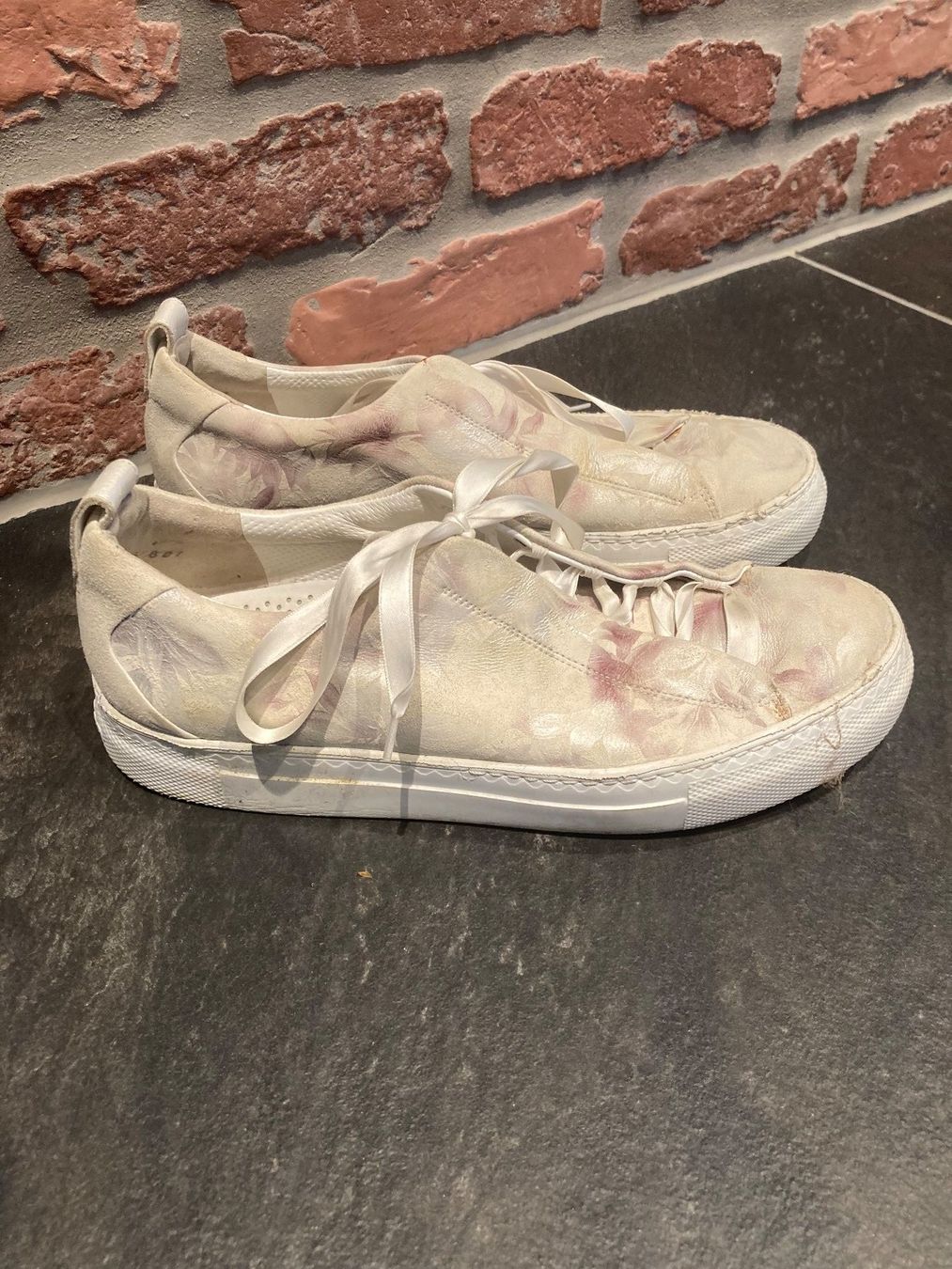 Scarpe da donna: Sneakers – Usato da Rorschach venduto da Loonimuh 3