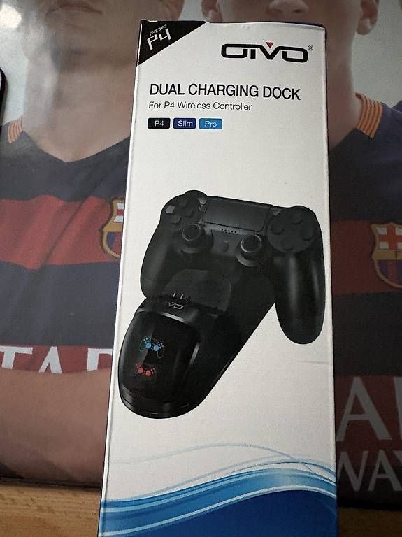 Docking station: PS4 Controller Ladestation neu – Neuf avec emballage d'origine à Köniz par RetroBoy89