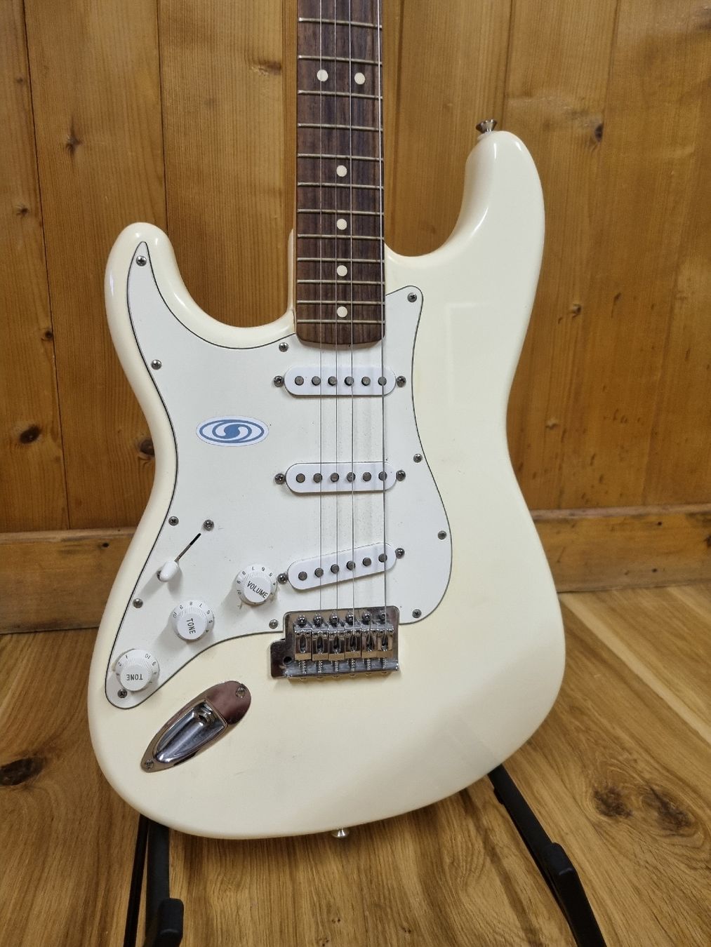Fender Strumenti musicali: Fender Stratocaster gauchère 1996 - Made in Mexico – Usato da Château-d'Oex venduto da mae_6pqm 2