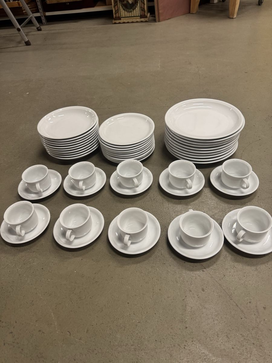 Thomas Rosenthal Porzellan Geschirr Set, Weiss, Top! (56) (Gebraucht) in Aarburg für CHF 125 – nur Abholung auf Ricardo kaufen