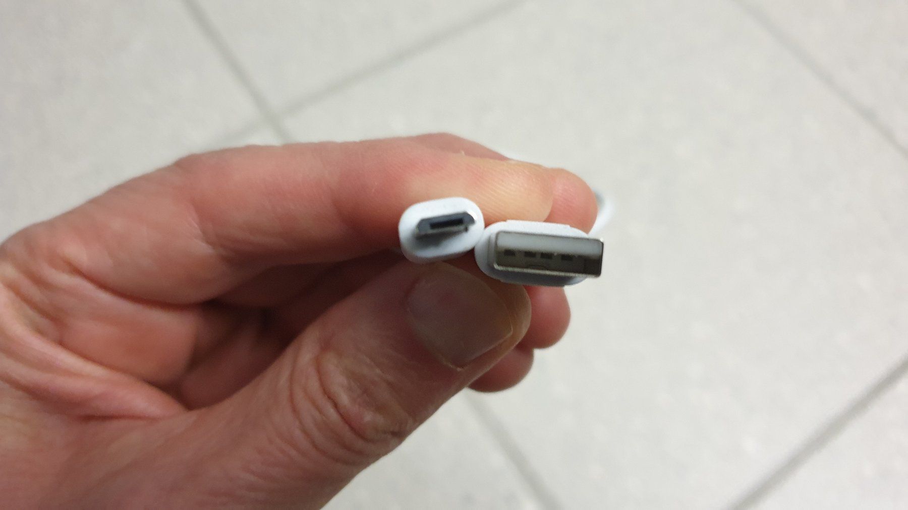 Cavi: USB Kabel (klein weiss USB 2.0 auf USB Micro) – Usato da Stäfa venduto da Supertramp73 2