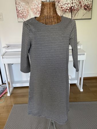 Schönes Kleid im Hahnentrittmuster, Only, S