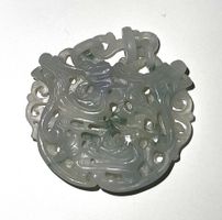 Filigraner Kunsthandwerks-Anhänger aus heller Jade