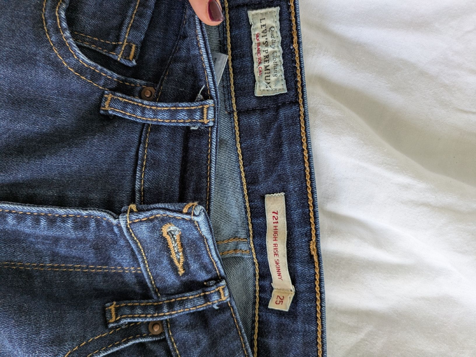 Levi's Jeans: Levi's jeans 25 – D'occasion à Lausanne par ane_7zck 2