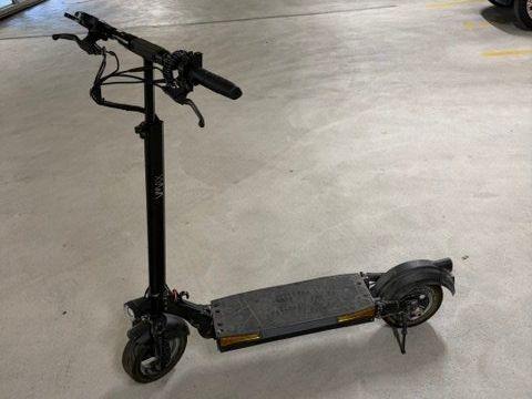 Scooter: E-Scooter Vmax R25 schwarz Gebraucht – Usato da Wil SG venduto da PUMA039