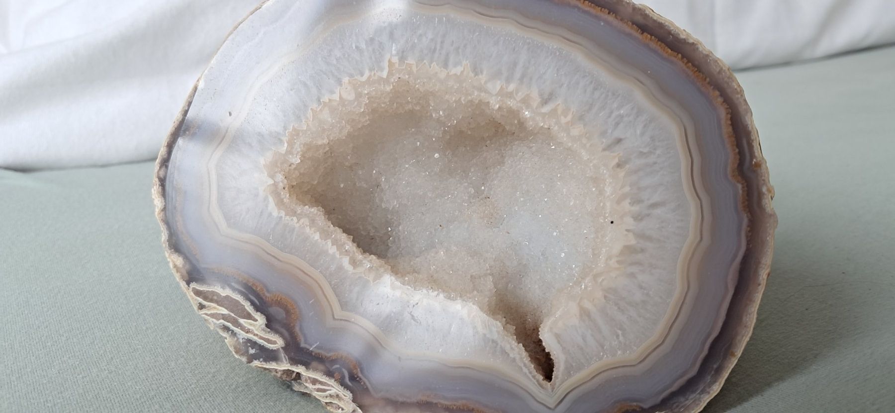 Minerali & Pietre curative: Weiss beige grauer Achat-Geode, 14.5 cm breit – Usato da Chur venduto da Okapi77 3