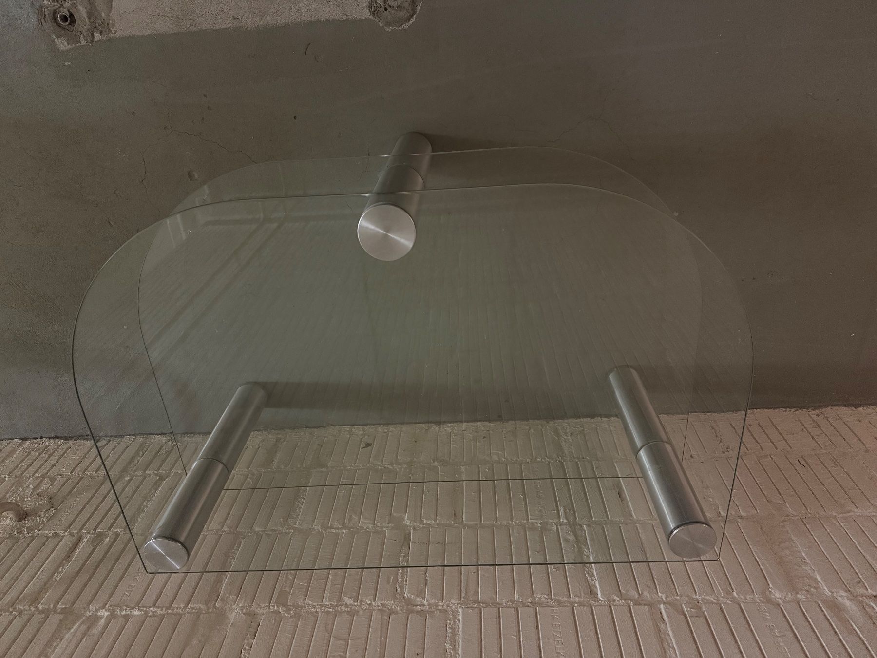 Tische: Schlanker Glas-Couchtisch mit zwei Ebenen – Gebraucht aus Moosseedorf von ram_c65w 1