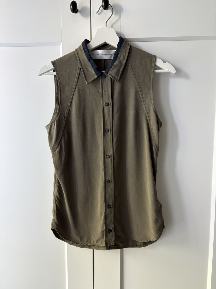 Victoria Beckham Tops: Victoria Beckham Silk Sleeveless Blouse – D'occasion à Nyon par My_wardrobe