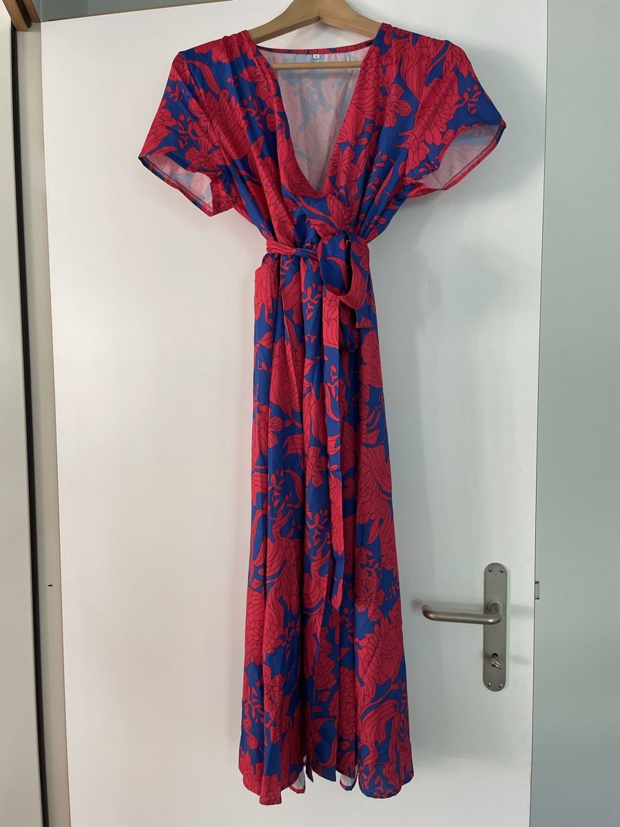 Kleider: Rotes Kleid mit blauen Muster – Neu und originalverpackt aus Zürich von kristina_korotysh