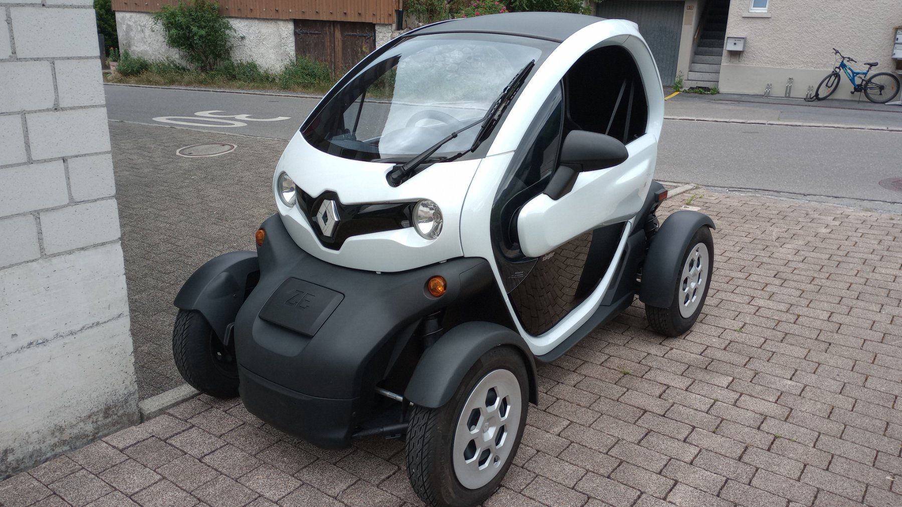 Renault Autos: Renault Twizy 80 Urban – D'occasion à Niederurnen par hexy01
