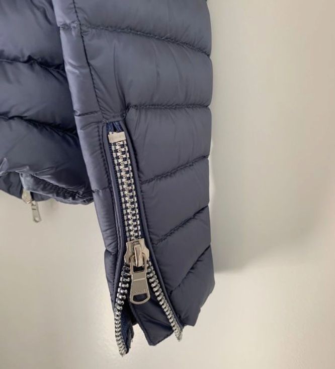 Moncler Vestes: Moncler Daunen-Jacke – D'occasion à Bern par umase39 2