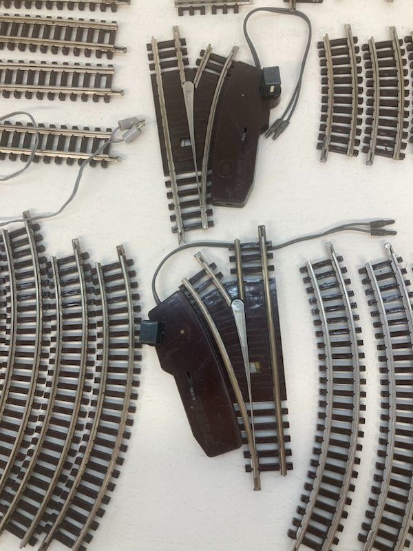 Wesa Modellini di ferrovie: Konvolut Wesa Gleis gerade und gebogen und Weichen – Usato da Büsserach venduto da ModellbahnDepot 1