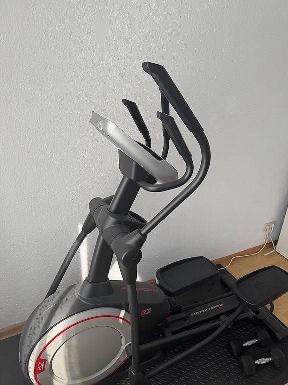 Hometrainer: ProForm Endurance 520 Ellipsentrainer  Top Zustand – Usato da Liestal venduto da aln_wsc2 3