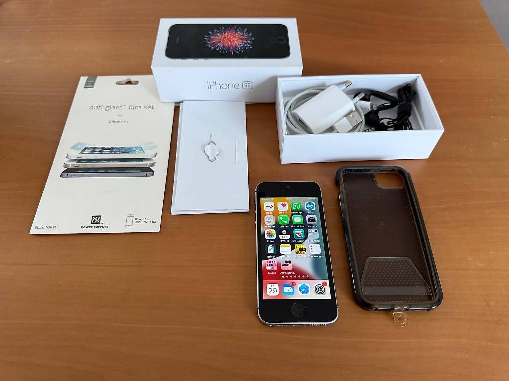 Telefoni cellulari / Smartphones: Apple iPhone SE Space Gray 64 GB  – Usato da Zürich venduto da Ro80