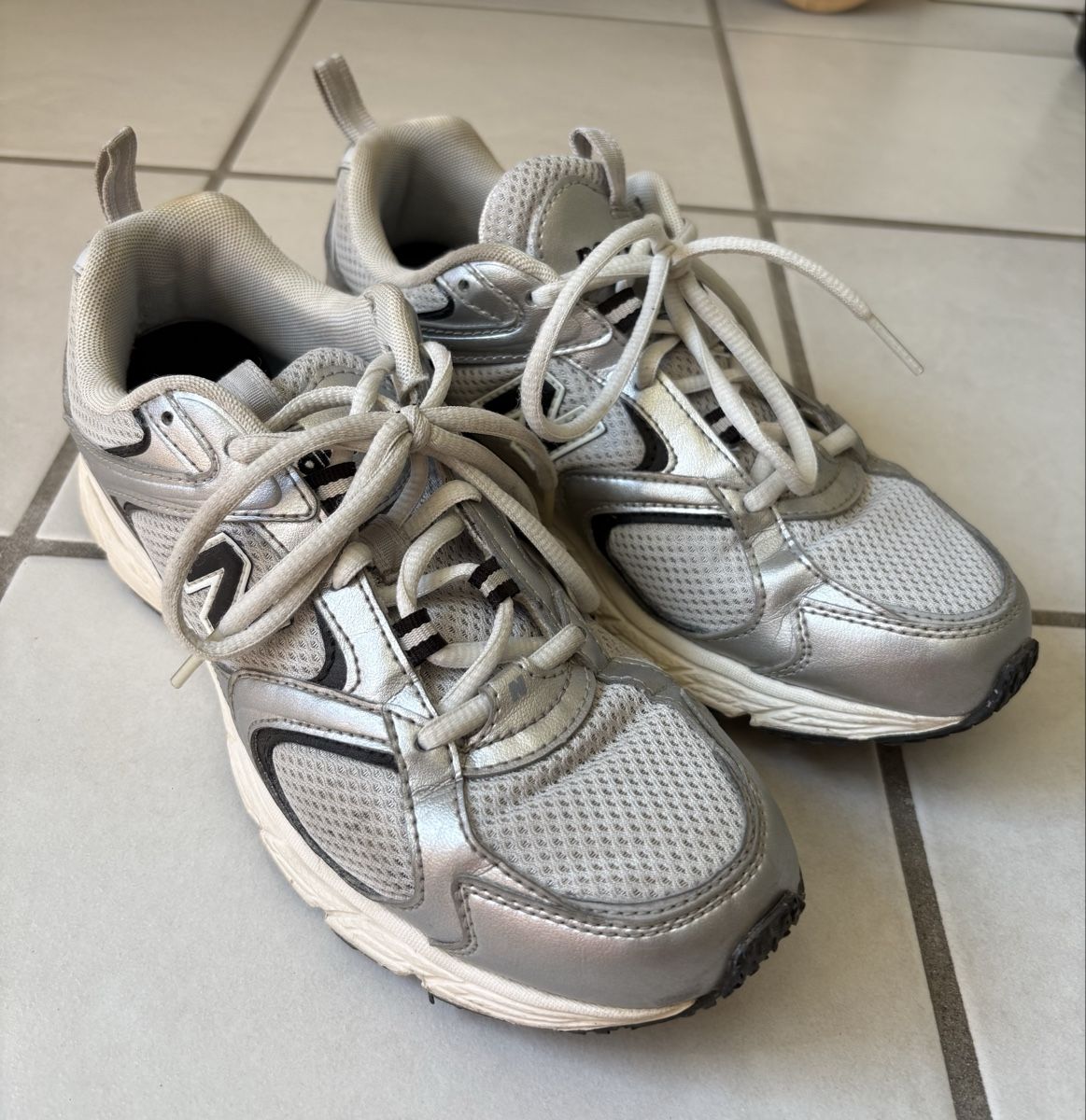 New Balance Scarpe da donna: New Balance Silber Damen Grösse 38 – Usato da Zürich venduto da Rpapad 5