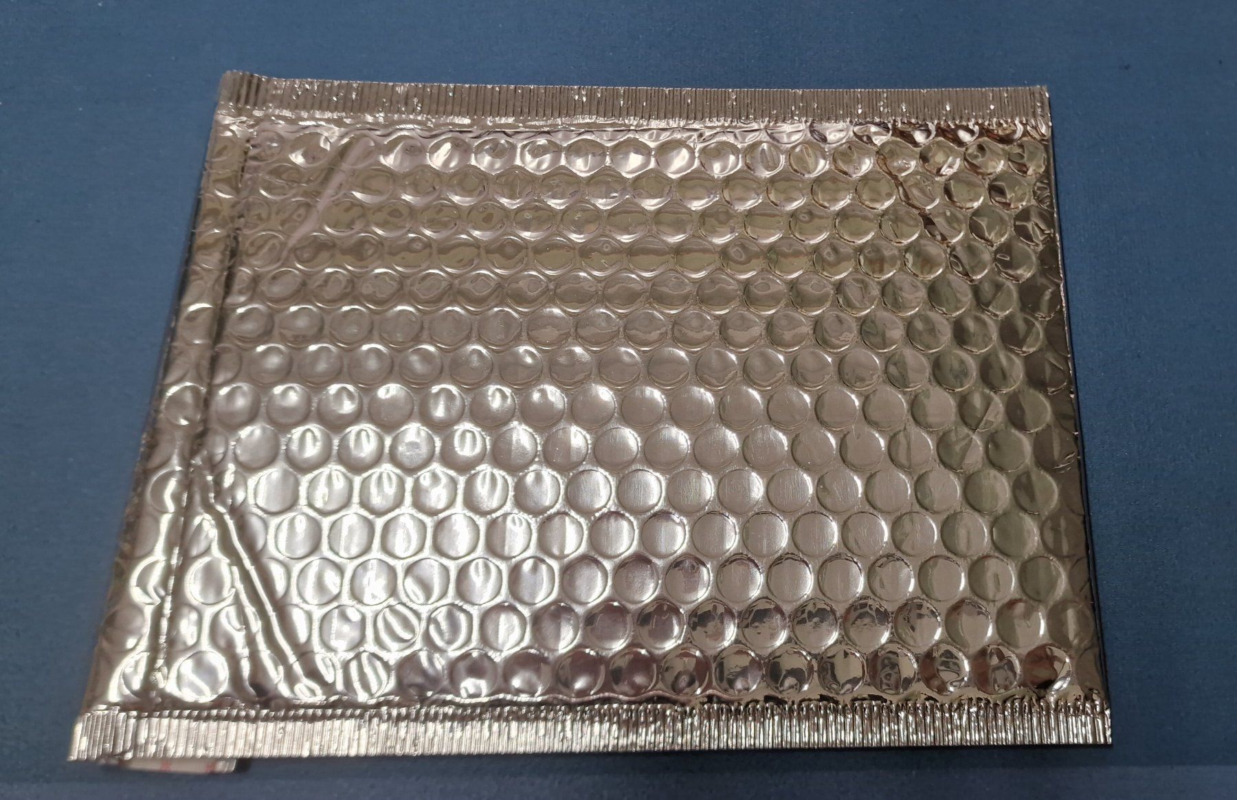 Buste & buste per spedizione: 100 Stück Bubble Couverts, Luftpolstertaschen, Grösse B-5 – Nuovo (secondo la descrizione) da Dozwil venduto da Lucas-Michel